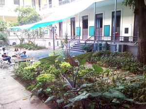 Colegio Pedro II - jardim externo da direita outro ângulo